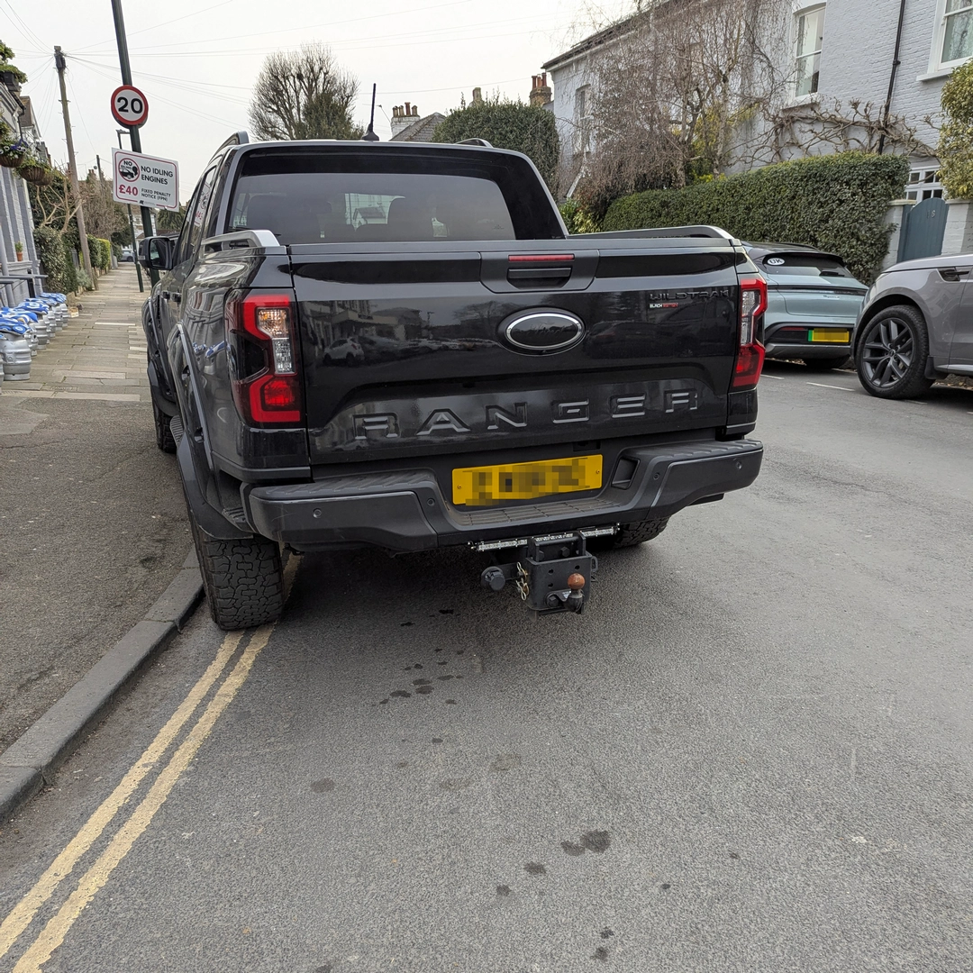 Double Yellow + Pavement Corner Parking (Front)