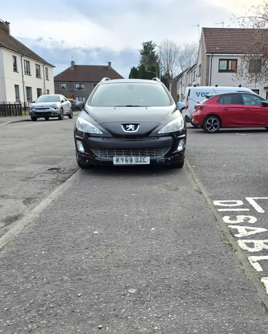 Full pavement parking. Photo by JJalazsi